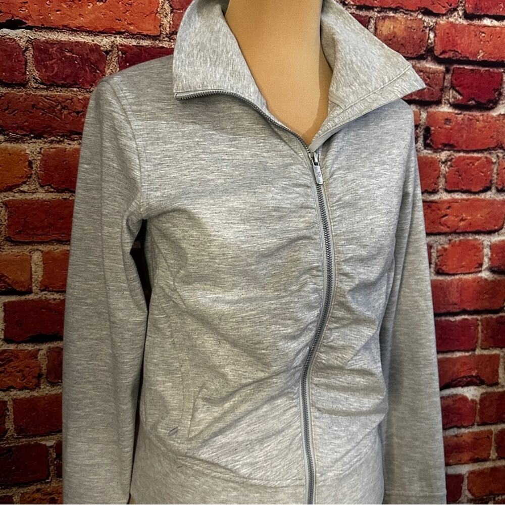 Lululemon jacket size 8 - Picture 3 of 9